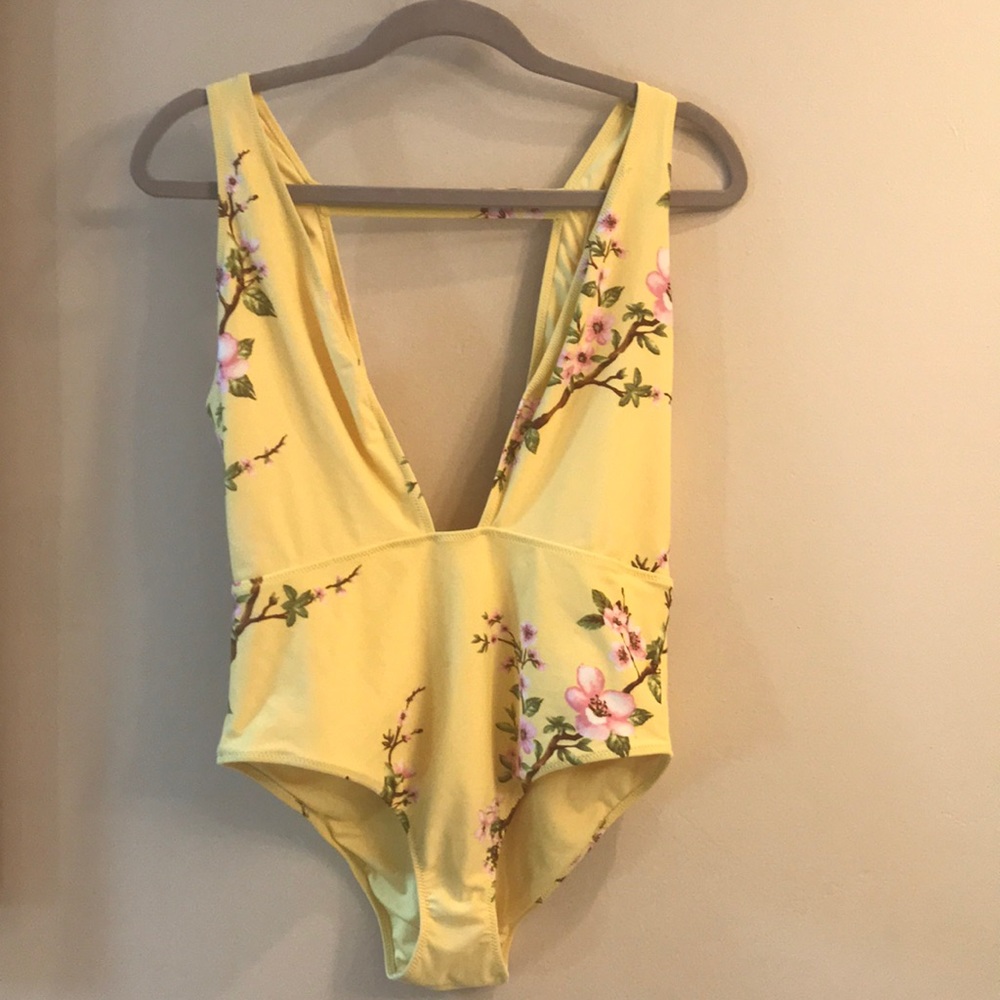 🌸Forever 21 One Piece Floral Bathing Suit🌸